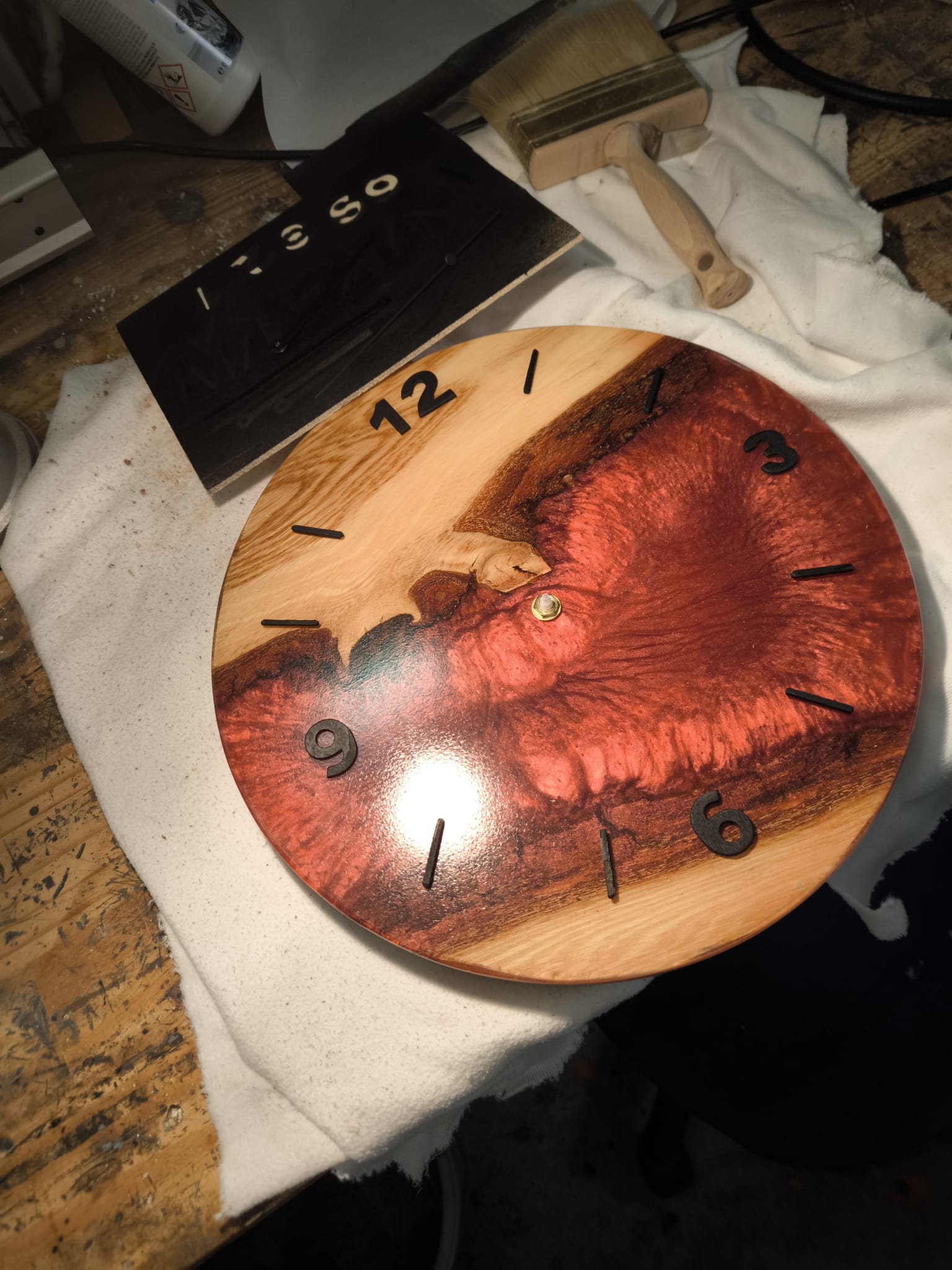 Epoxidharz Wanduhr